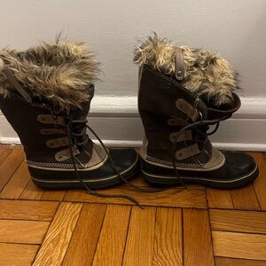 Sorel Joan of Arc Furry Brown Black Winter Snow Boot - Size 9